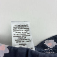 Load image into Gallery viewer, Girls Target, thick floral stretchy leggings, Inside leg: 43cm, GUC, size 7,  