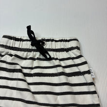 Load image into Gallery viewer, Unisex Baby Legging Co, striped stretchy organic cotton blend leggings / bottoms, FUC, size 00,  