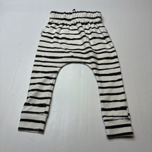Load image into Gallery viewer, Unisex Baby Legging Co, striped stretchy organic cotton blend leggings / bottoms, FUC, size 00,  