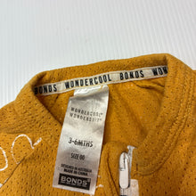 Load image into Gallery viewer, Unisex Bonds, WONDERCOOL zip wondersuit / zippy / romper, EUC, size 00,  