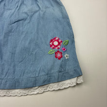 Load image into Gallery viewer, Girls Sprout, embroidered chambray cotton summer dress, FUC, size 00, L: 39cm
