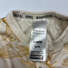 Load image into Gallery viewer, Unisex Bonds, WONDERCOOL zip wondersuit / zippy / romper, GUC, size 00,  
