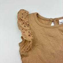 Load image into Gallery viewer, Girls Baby Berry, broderie trim ribbed tee / top, GUC, size 000,  
