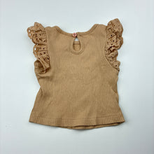Load image into Gallery viewer, Girls Baby Berry, broderie trim ribbed tee / top, GUC, size 000,  