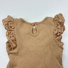 Load image into Gallery viewer, Girls Baby Berry, broderie trim ribbed tee / top, GUC, size 000,  