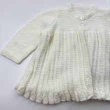 Load image into Gallery viewer, Girls hand made, soft feel knitted cardigan, armpit to armpit: 27cm, shoulder to cuff: 23cm, EUC, size 00,  