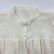 Load image into Gallery viewer, Girls hand made, soft feel knitted cardigan, armpit to armpit: 27cm, shoulder to cuff: 23cm, EUC, size 00,  