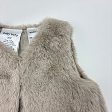 Load image into Gallery viewer, Girls Baby Baby, lined soft feel faux fur vest, EUC, size 0000,  