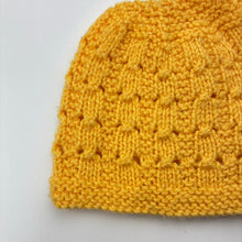 Load image into Gallery viewer, Unisex hand made, knitted hat / beanie, GUC, size 0-1,  