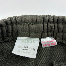 Load image into Gallery viewer, Boys Zara, khaki cargo pants, elasticated, Inside leg: 32.5cm, EUC, size 2-3,  