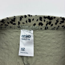 Load image into Gallery viewer, Girls Anko, green &amp; black flocked leggings, Inside leg: 56cm, EUC, size 12,  