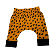 Load image into Gallery viewer, Unisex Baby Berry, stretchy leggings / bottoms, EUC, size 000,  