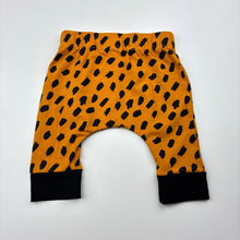 Load image into Gallery viewer, Unisex Baby Berry, stretchy leggings / bottoms, EUC, size 000,  
