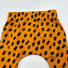 Load image into Gallery viewer, Unisex Baby Berry, stretchy leggings / bottoms, EUC, size 000,  