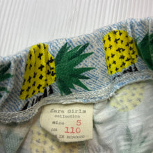 Load image into Gallery viewer, Girls Zara, cotton shorts, elasticated, pineapples, EUC, size 5,  