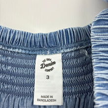 Load image into Gallery viewer, Girls 1964 Denim Co, chambray cotton flutter sleeve top, GUC, size 3,  