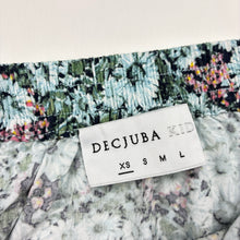 Load image into Gallery viewer, Girls DECJUBA KIDS, lightweight floral viscose skirt, elasticated, L: 32cm at front, EUC, size 8,  