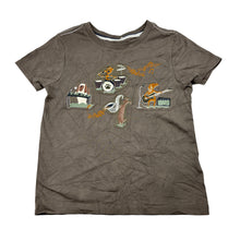 Load image into Gallery viewer, Boys soft feel, tee / top, dogs, no size, armpit to armpit: 32cm, GUC, size 4-5,  