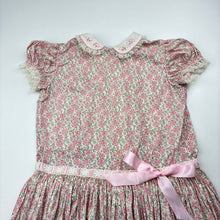 Load image into Gallery viewer, Girls vintage, lightweight floral cotton handmade dress, no size, armpit to armpit: 33cm, FUC, size 6-7, L: 65cm