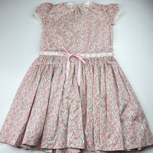 Load image into Gallery viewer, Girls vintage, lightweight floral cotton handmade dress, no size, armpit to armpit: 33cm, FUC, size 6-7, L: 65cm
