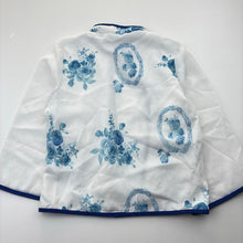 Load image into Gallery viewer, Girls lightweight, white &amp; blue floral top, no labels, armpit to armpit: 34.5cm, shoulder to cuff: 35cm, EUC, size 5-6,  