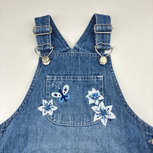 Load image into Gallery viewer, Girls Next, vintage embroidered denim overalls dress / pinafore, light marks lower front, FUC, size 3-4, L: 56cm