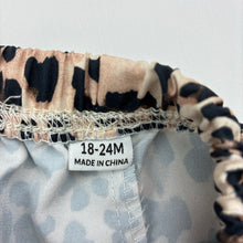 Load image into Gallery viewer, Girls lightweight, leopard print pants, elasticated, Inside leg: 27.5cm, EUC, size 2,  