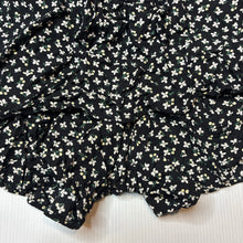 Load image into Gallery viewer, Girls Uniqlo, tiered floral shorts / skort, adjustable, EUC, size 3-4,  