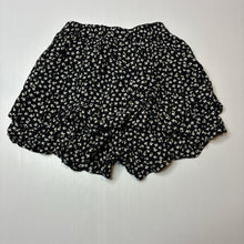 Load image into Gallery viewer, Girls Uniqlo, tiered floral shorts / skort, adjustable, EUC, size 3-4,  
