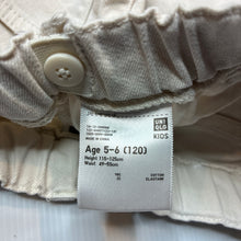 Load image into Gallery viewer, Girls Uniqlo, stretch denim shorts, adjustable, EUC, size 5-6,  