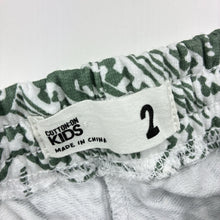Load image into Gallery viewer, Boys Cotton On, green &amp; white shorts, elasticated, EUC, size 2,  