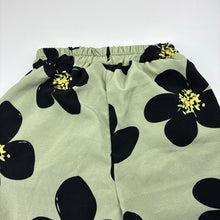 Load image into Gallery viewer, Girls lightweight, floral shorts, elasticated, GUC, size 7-8,  