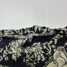 Load image into Gallery viewer, Girls lightweight, shorts, elasticated, GUC, size 5-6,  
