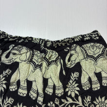 Load image into Gallery viewer, Girls lightweight, shorts, elasticated, GUC, size 5-6,  