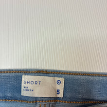 Load image into Gallery viewer, Unisex Target, blue stretch denim shorts, EUC, size 5,  