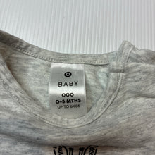 Load image into Gallery viewer, Unisex Target, stretchy tee / top, giraffe, EUC, size 000,  