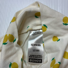 Load image into Gallery viewer, Unisex Bonds, stretchy leggings / bottoms, lemons, EUC, size 0000,  