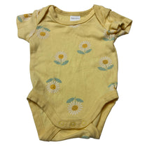Load image into Gallery viewer, Girls Baby Berry, soft cotton bodysuit / romper, daisies, EUC, size 000,  