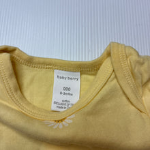 Load image into Gallery viewer, Girls Baby Berry, soft cotton bodysuit / romper, daisies, EUC, size 000,  