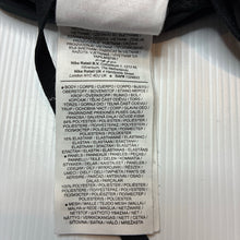 Load image into Gallery viewer, Unisex Nike, Dri-Fit sports / activewear shorts, EUC, size 8-9,  