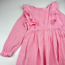 Load image into Gallery viewer, Girls Cotton On, pink crinkle cotton long sleeve dress, EUC, size 5, L: 63cm