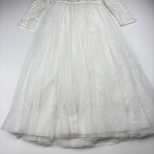 Load image into Gallery viewer, Girls Arabella and Rose, cotton lined tulle &amp; lace flower girl / formal dress, EUC, size 4, L: 75cm