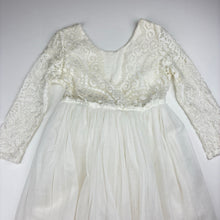 Load image into Gallery viewer, Girls Arabella and Rose, cotton lined tulle &amp; lace flower girl / formal dress, EUC, size 4, L: 75cm