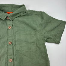 Load image into Gallery viewer, Boys Tilt, lightweight crinkle cotton short sleeve shirt, GUC, size 6,  