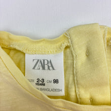 Load image into Gallery viewer, Girls Zara, lightweight cotton tee / top, giraffe, EUC, size 2-3,  