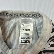 Load image into Gallery viewer, Unisex Bonds, zip wondersuit / zippy / romper, GUC, size 0000,  
