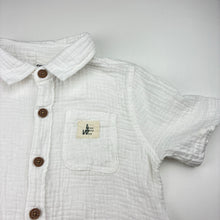 Load image into Gallery viewer, Boys Cotton On, white crinkle cotton short sleeve shirt, EUC, size 5,  