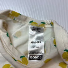 Load image into Gallery viewer, Unisex Bonds, stretchy bodysuit / romper, 2 rows of poppers, EUC, size 0000,  