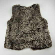 Load image into Gallery viewer, Girls H&amp;T, faux fur vest, 2 hook fasten, FUC, size 5,  