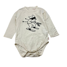 Load image into Gallery viewer, Unisex Tinycottons, cream cotton long sleeve bodysuit ski graphic, EUC, size 0-1,  